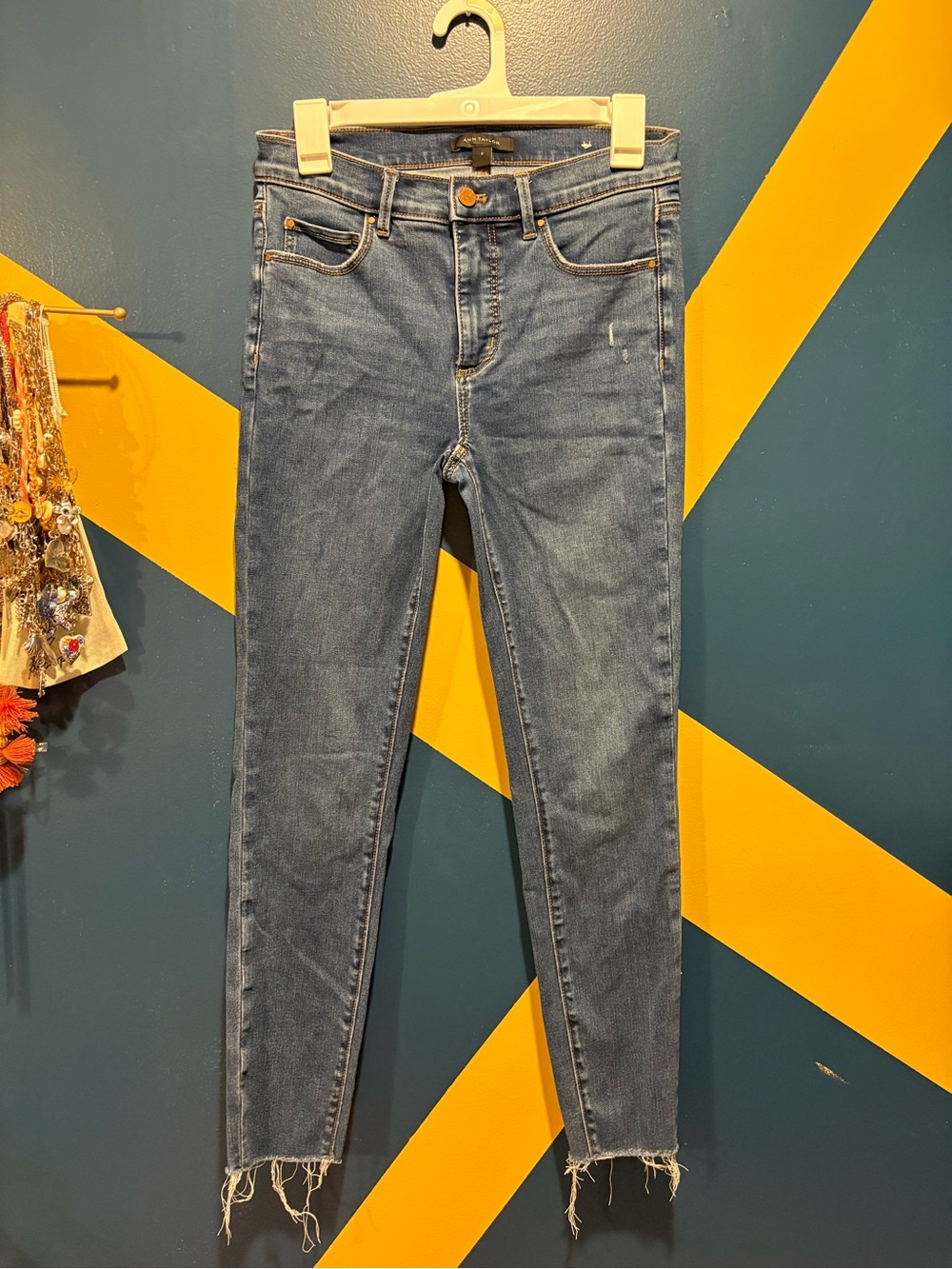 Ann Taylor Medium Wash Mid Rise Raw Hem Skinny Jeans EUC